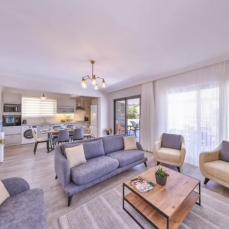 Lale With Private Pool, Sleeps 6 וילה *