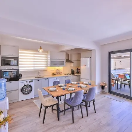 Lale With Private Pool, Sleeps 6 קס