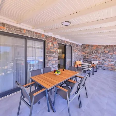 Lale With Private Pool, Sleeps 6 וילה *