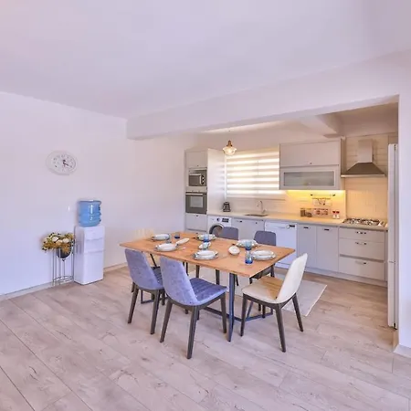 Lale With Private Pool, Sleeps 6 *