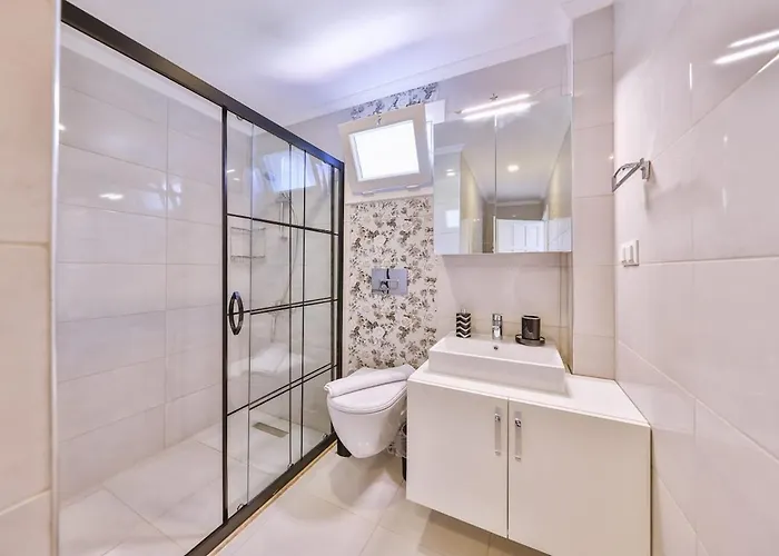 Lale With Private Pool, Sleeps 6 *