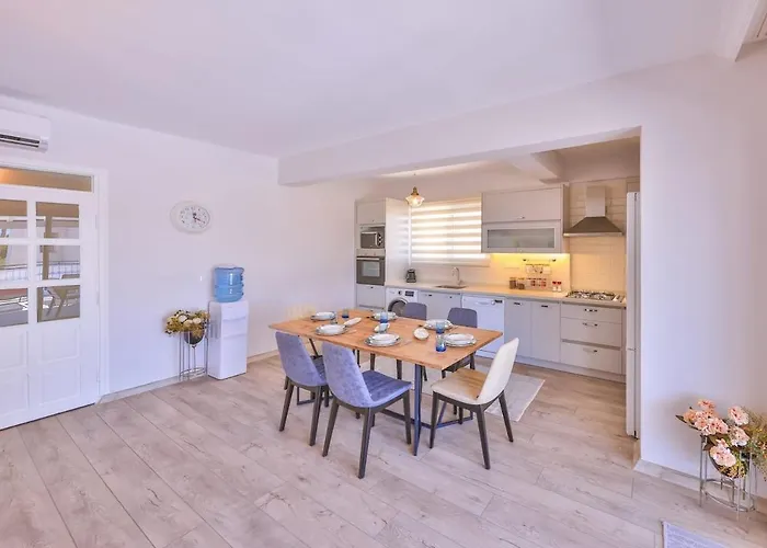 Lale With Private Pool, Sleeps 6 *